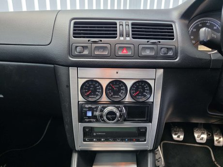 Volkswagen Golf 3.2 R32 Hatchback 3dr Petrol Manual (276 g/km, 240 bhp) 8