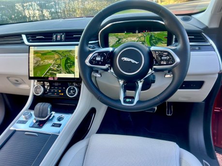 Jaguar F-Pace R-DYNAMIC BLACK 5