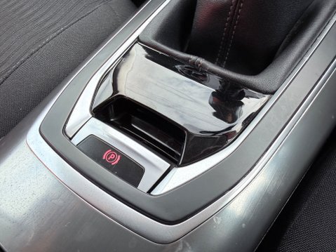 Peugeot 308 1.6 THP ACTIVE 12