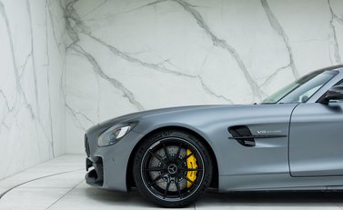 Mercedes-Benz AMG GT R Premium 34