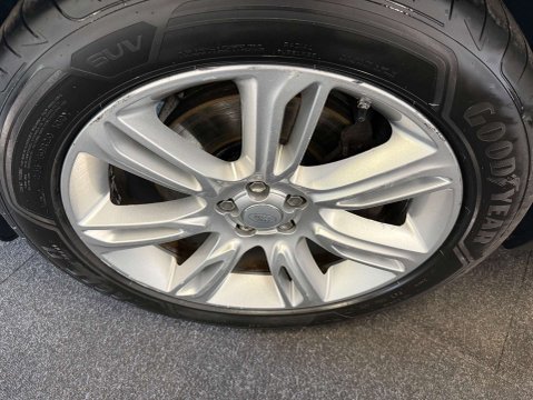 Land Rover Range Rover Velar 3.0 Range Rover Velar HSE D300 Auto 4WD 5dr 70