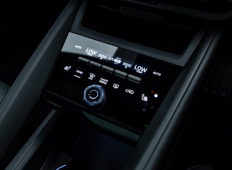 Porsche Macan GTS Electric 24