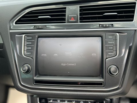 Volkswagen Tiguan SEL TDI BMT 4MOTION 47