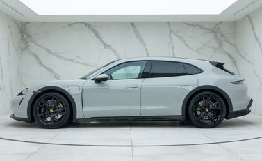 Porsche Taycan 4S Cross Turismo 2