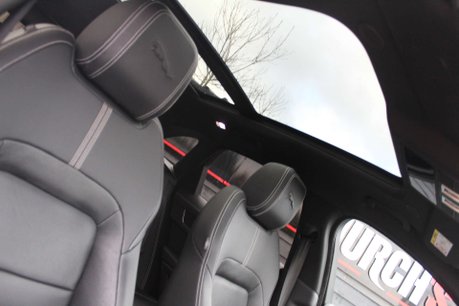 Jaguar F-Pace 2.0 F-Pace R-Dynamic Black D MHEV AWD Auto 4WD 5dr 8