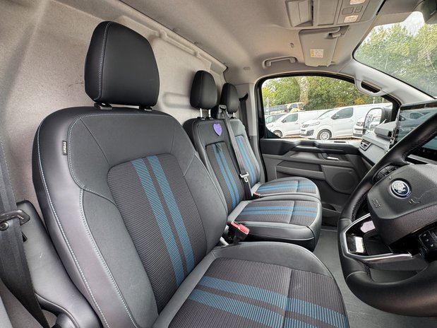 Ford Transit Custom AUTO SWB L1H1 (SOLD CM) Low Roof Sport 320 Air Con 165 Bhp Alloys Sensors C 14