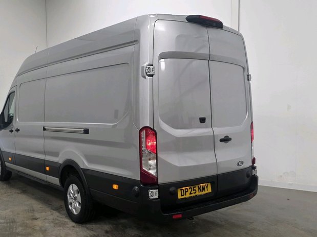Ford Transit Ford Transit 2.0Eco-blu 165PS 350 L4H3 Limited RWD 12
