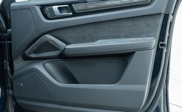 Porsche Cayenne Turbo GT 23