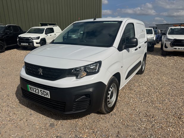 Peugeot e-Partner AUTO 50Kwh [SOLD KH] SWB L1H1 LR Professional Premium Plus Air Con Sensors 2