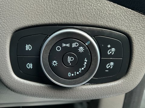 Ford Transit Connect 250 EcoBlue Limited L2 Euro 6 (s/s) 5dr 29