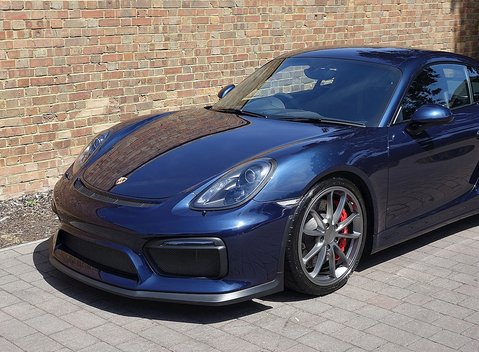 Porsche Cayman GT4 21