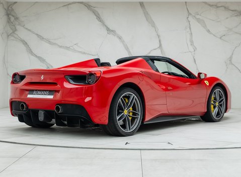 Ferrari 488 SPIDER 6