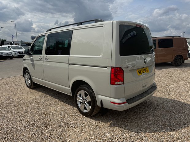 Volkswagen Transporter Crew Cab SWB L1H1 T32 Tdi Kombi Highline Air SELECT 11