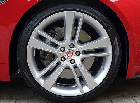 Jaguar F-Type V6 Coupe 9