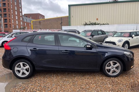 Volvo V40 T2 ES.. 12 SERVICES INCLUDING CAMBELT.. BLUETOOTH.. A/C.. PARKING SENSORS. 3
