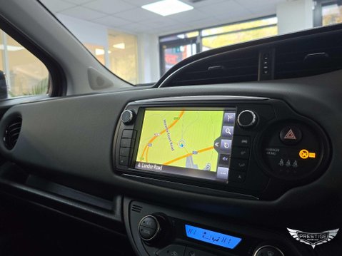 Toyota Yaris 1.5 VVT-h Design E-CVT Euro 6 5dr 31