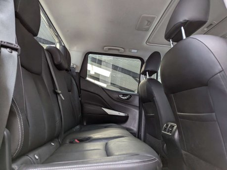 Nissan Navara 2.3 Navara Tekna dCi 4WD 5dr 60
