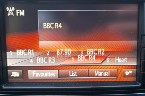 Toyota Yaris VVT-I DESIGN.. 1 PREVIOUS KEEPER.. £35 ROAD TAX.. 8 SERVICES.. 18