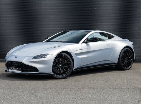 Aston Martin V8 Vantage 2