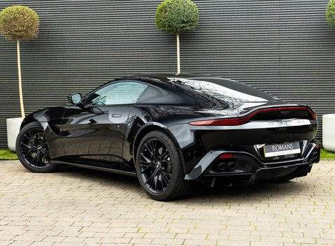 Aston Martin Vantage V8 4