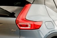 Volvo XC40 B4 R-DESIGN MHEV 9