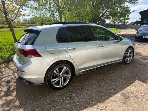 Volkswagen Golf R-LINE ETSI DSG 17