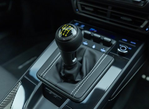 Porsche 911 GT3 TOURING (992) 23