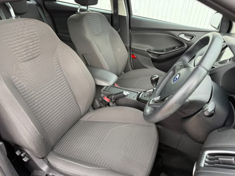 Ford Focus TITANIUM WITH NAV 12