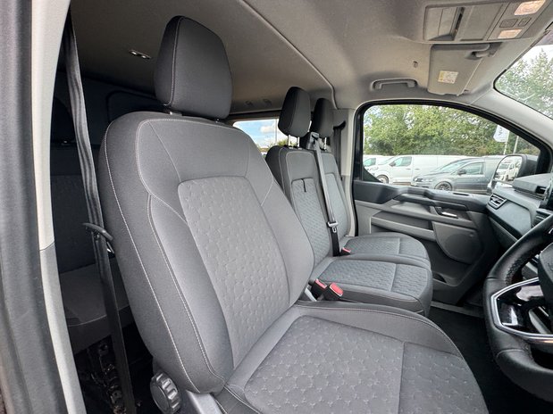 Ford Transit Custom Crew Cab AUTO LWB L2H1 Low Roof Limited 320 Air Con Alloys Sensors Cam EURO 17