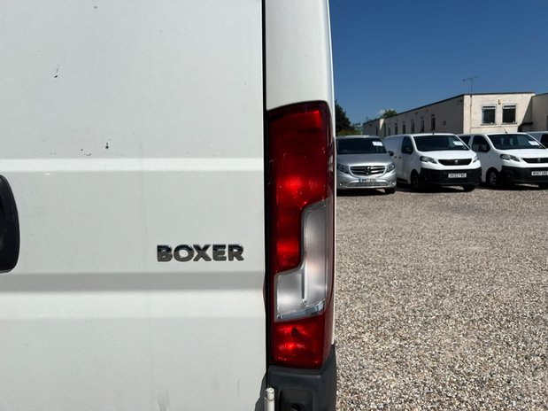 Peugeot Boxer MWB L2H2 Medium Roof 350 Air Con Nav EURO 6 NO VAT 23