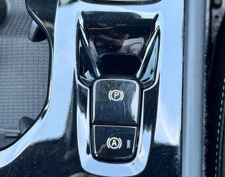 Volvo XC40 2.0 XC40 + B4 MHEV Auto 5dr 42