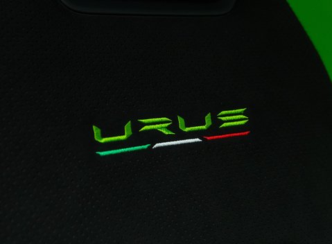 Lamborghini Urus PEARL CAPSULE 16