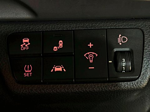 Kia Stonic CRDI FIRST EDITION 18