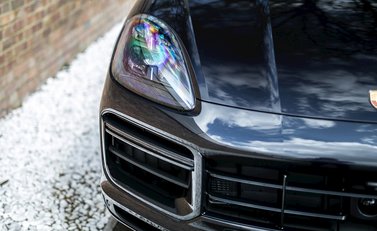 Porsche Cayenne Turbo (New Model) 23