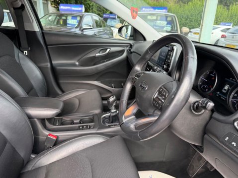Hyundai i30 1.6 CRDi Blue Drive Premium Euro 6 (s/s) 5dr 21