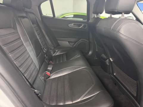 Alfa Romeo Giulia 2.2 TD Speciale Saloon 4dr Diesel Auto Euro 6 (s/s) (180 ps) 47