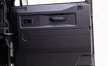 Land Rover Defender 110 XS 22