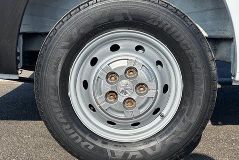 Peugeot Boxer 333 L1 H1 120 ps BlueHdi Professional - Sat Nav & Air Con 27