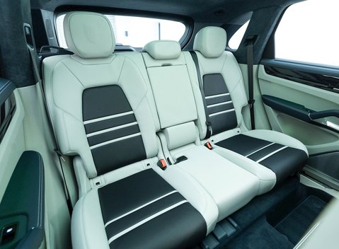 Porsche Cayenne Turbo S E-Hybrid 12