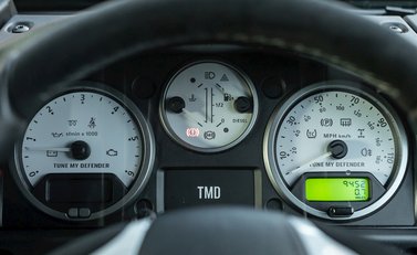 Land Rover Defender 90 XS URBAN TRUCK Carbon Edition 17