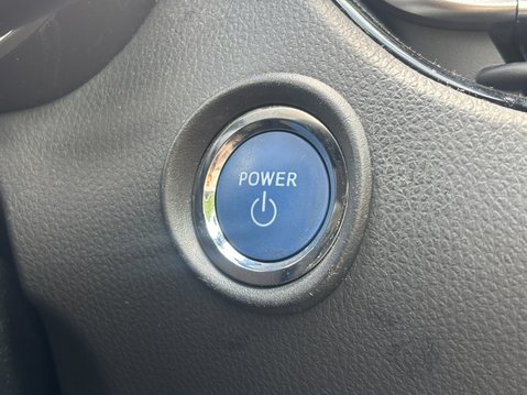 Toyota C-HR 1.8 VVT-h Dynamic SUV 5dr Petrol Hybrid CVT Euro 6 (s/s) (122 ps) 17