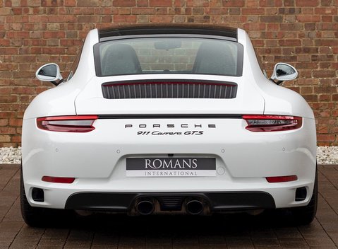 Porsche 911 Carrera GTS (991.2) 5