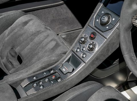 McLaren 675LT Spider 21