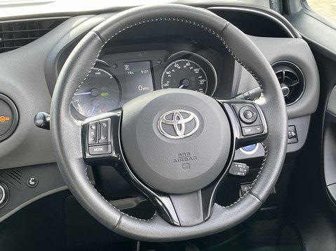 Toyota Yaris 1.5 Hybrid Icon Tech 5dr CVT 14