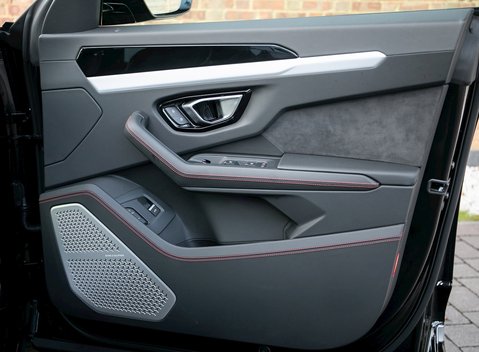 Lamborghini Urus 24