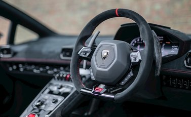 Lamborghini Huracan Spyder LP640-4 Performante 13