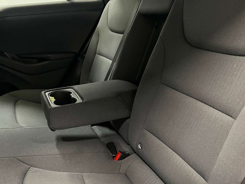 Hyundai IONIQ 1.6 IONIQ First Edition FHEV Semi-Auto 5dr 39