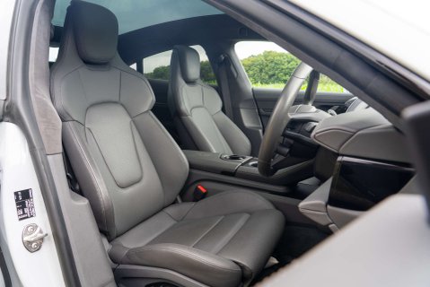 Porsche Taycan Taycan Turbo 11