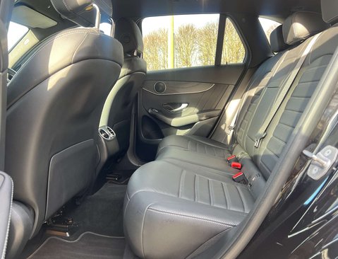 Mercedes-Benz GLC 2.0 GLC 300 AMG Line Premium D 4Matic Auto 4WD 5dr 37