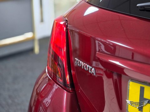 Toyota Yaris 1.5 VVT-h Design E-CVT Euro 6 5dr 18